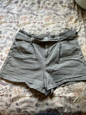 American Eagle Women’s High-Rise Mom Short - Sage Green